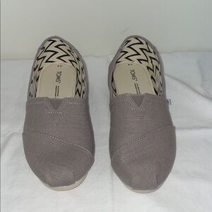 TOMS Women's Alpargata slip on. Never worn. Perfect condition!!